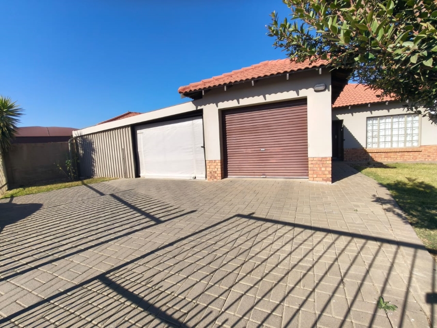 3 Bedroom Property for Sale in Waterkloof East North West
